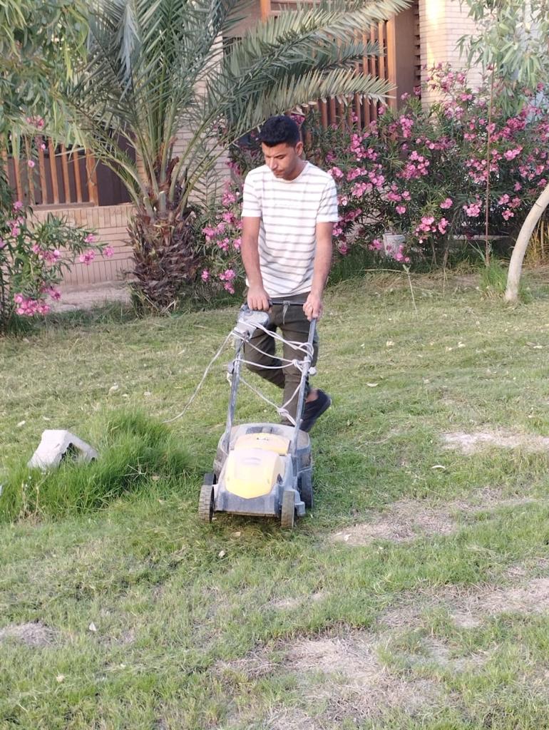 حملة تنظيف وتأهيل حدائق كلية الصيدلة - صورة 2