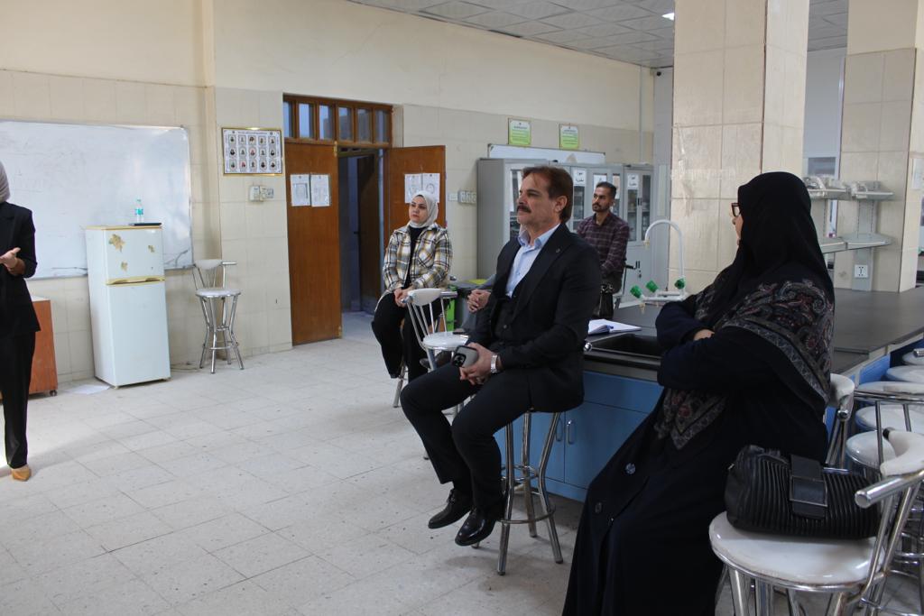 الحضور والمشاركين في الحلقة النقاشية