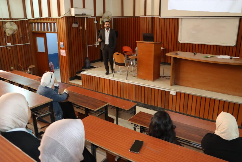 A scene from the lecture during the workshop