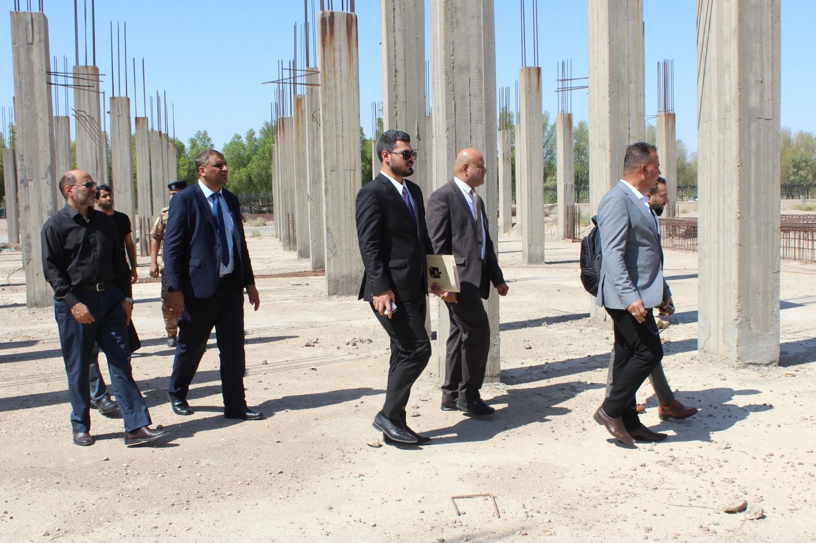 جولة الوفد في كلية الصيدلة 1