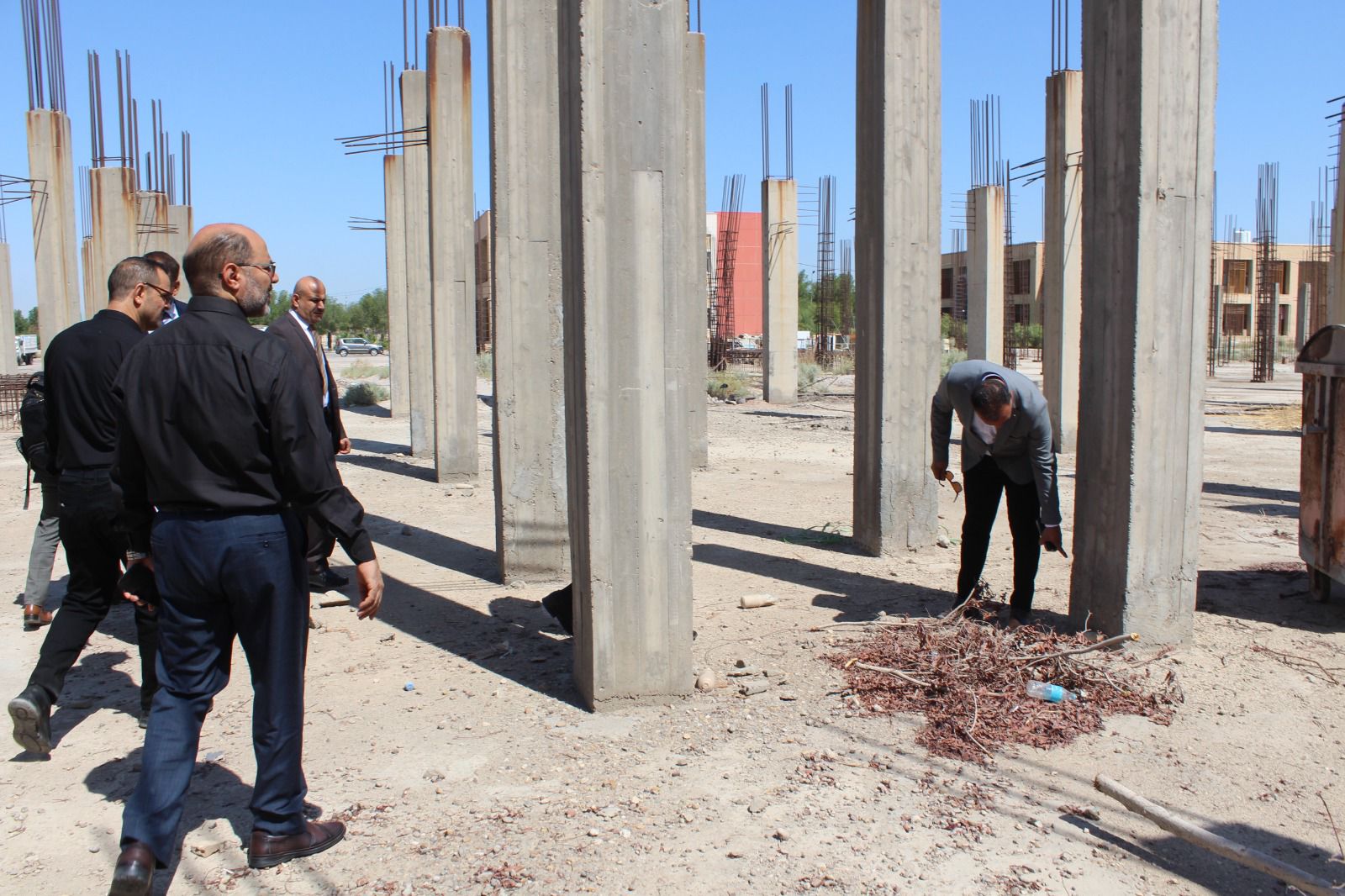 جولة الوفد في كلية الصيدلة 2