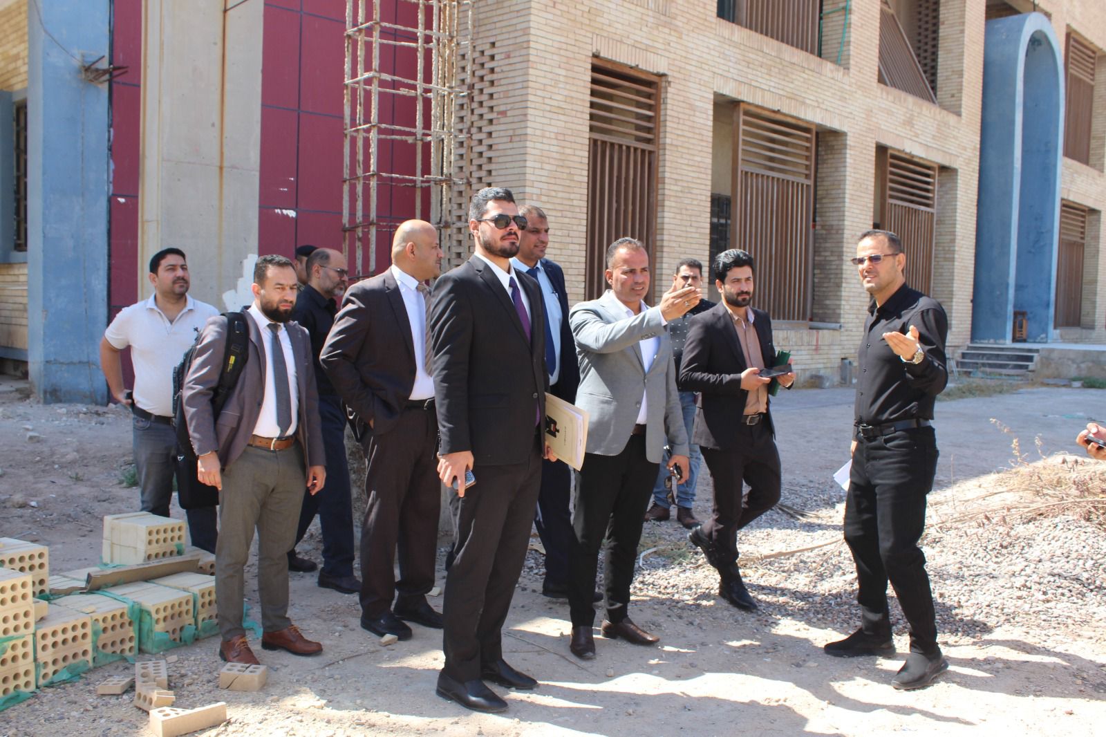 جولة الوفد في كلية الصيدلة 3