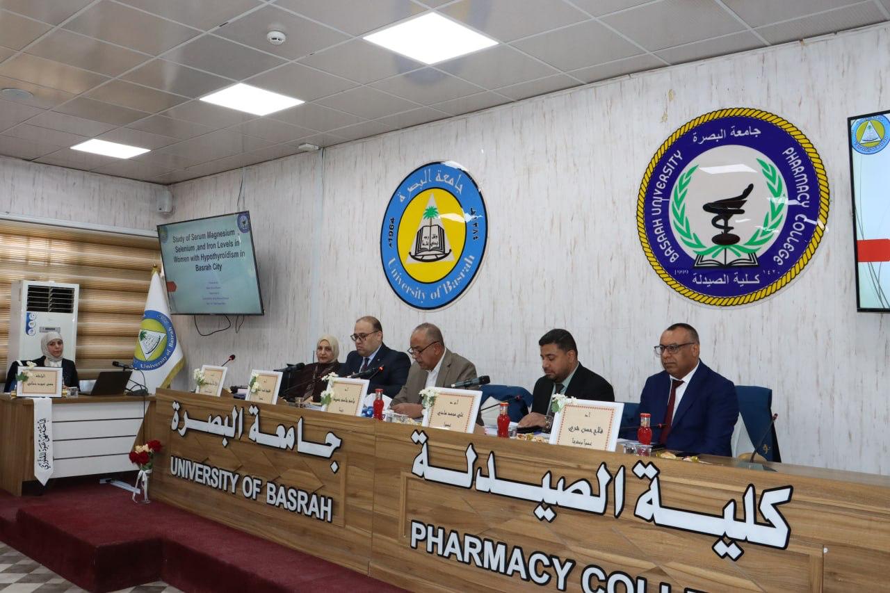 عرض البحث أمام لجنة المناقشة